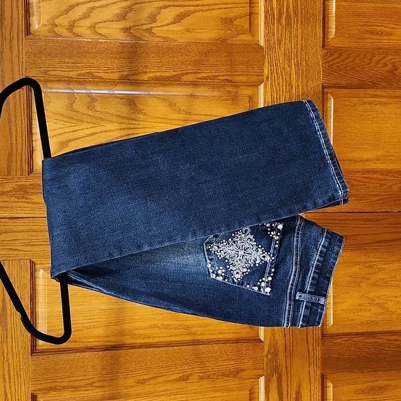 Fancy Blue Jeans with pocket sequins - Picture 2 of 2